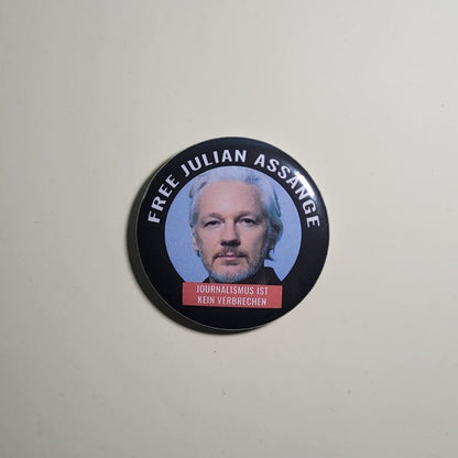 Button "Free Julian Assange"