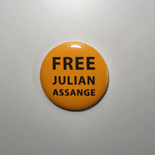 Button "FREE JULIAN ASSANGE"